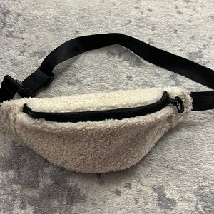Z supply Fanny pack Sherpa NWOT